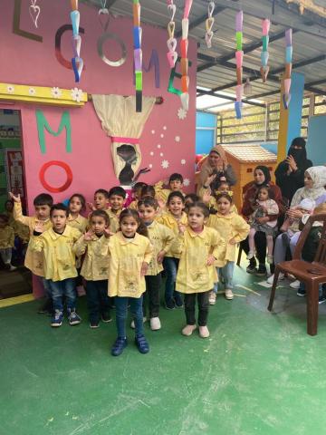 A kindergarten class poses for the camera