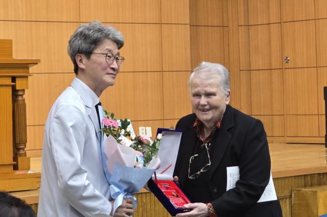  Dr. Margaret Storey being honoured in South Korea.