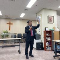 Rev. JEONG Jinwoo of the Seoul Diaspora Church preaching. 